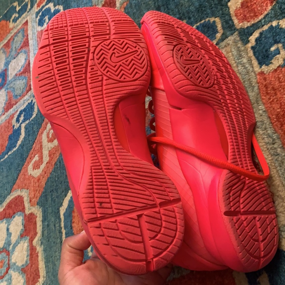 Hyperdunk - Picture 2 of 4